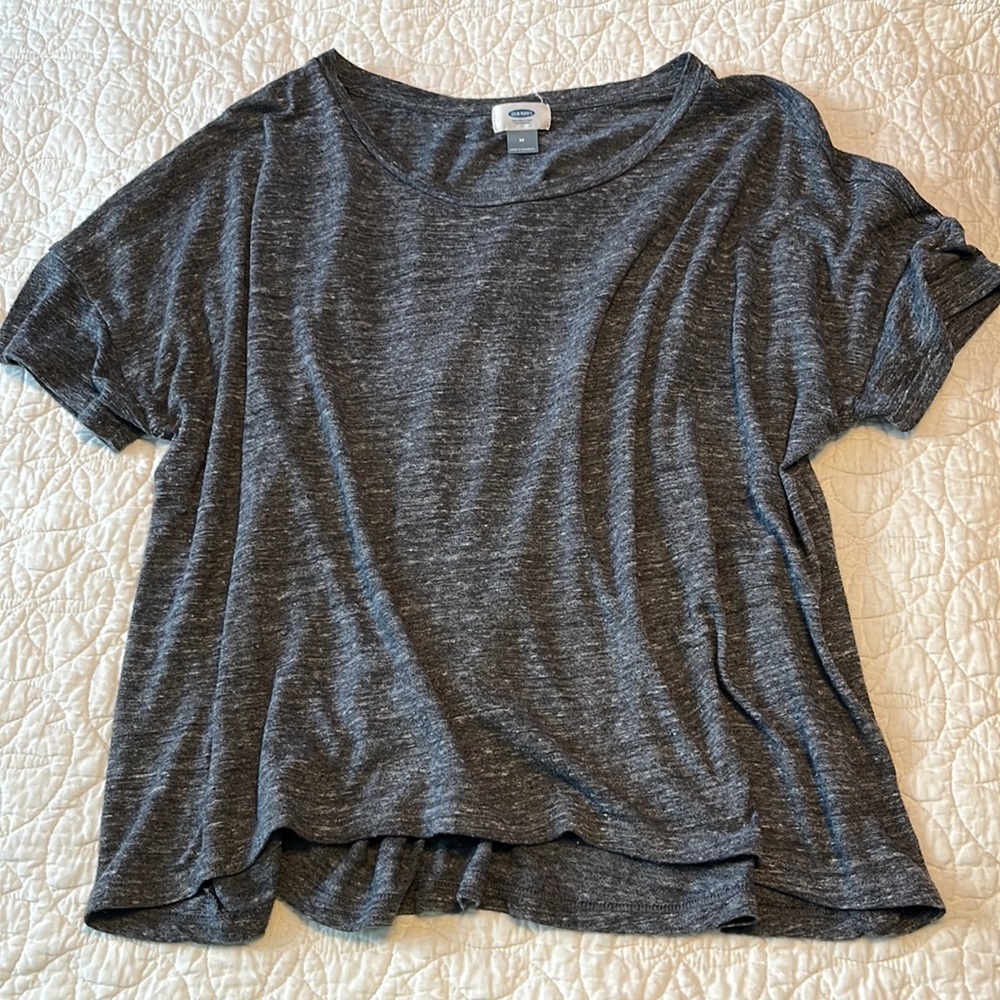 Old Navy Heather Gray Tee. Size M. Super comfy!